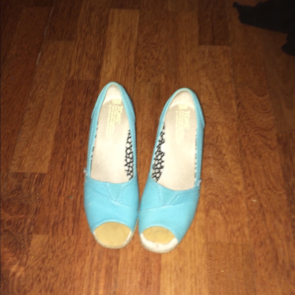 Tom’s wedge shoes